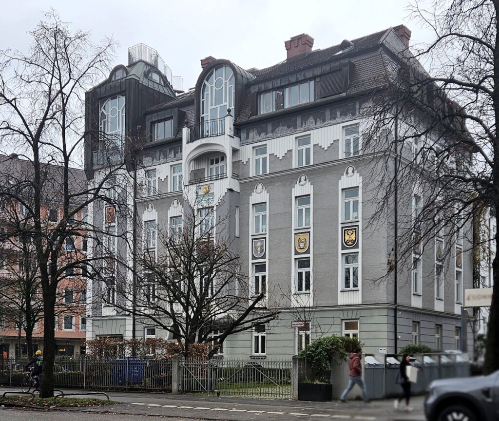 Wappenhaus Nymphenburger Straße