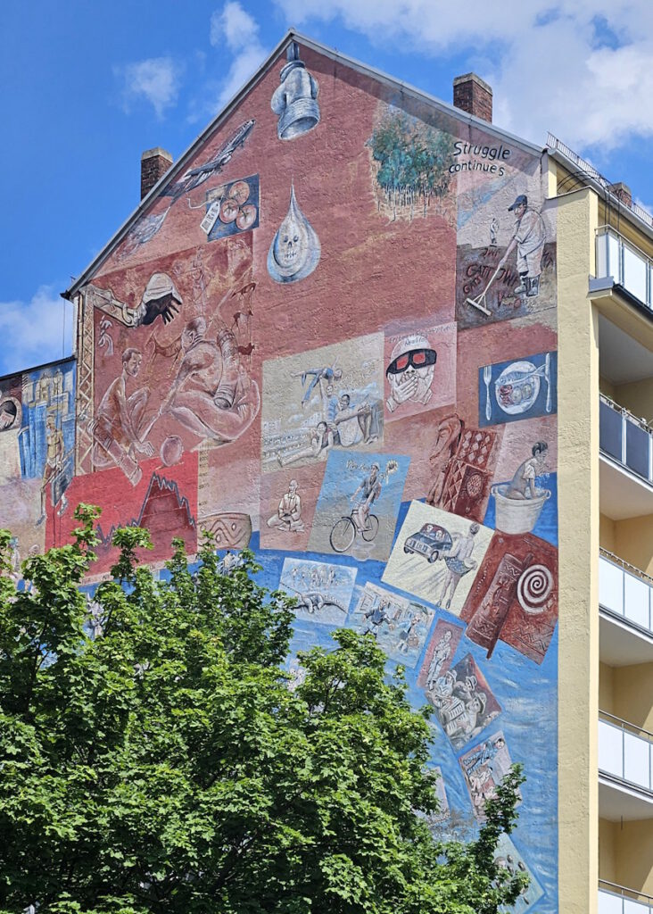 EineWeltHaus Mural