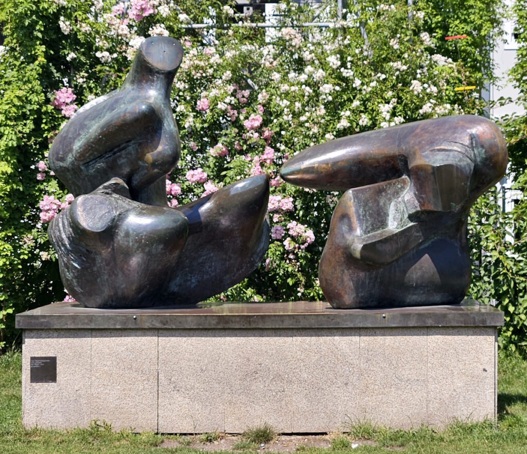 Henry Moore Liegende