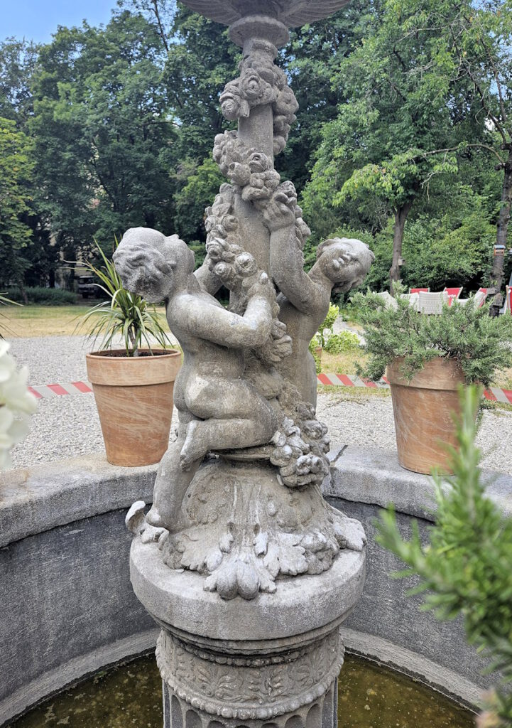 Brunnen im Garten des Institut français de Munich