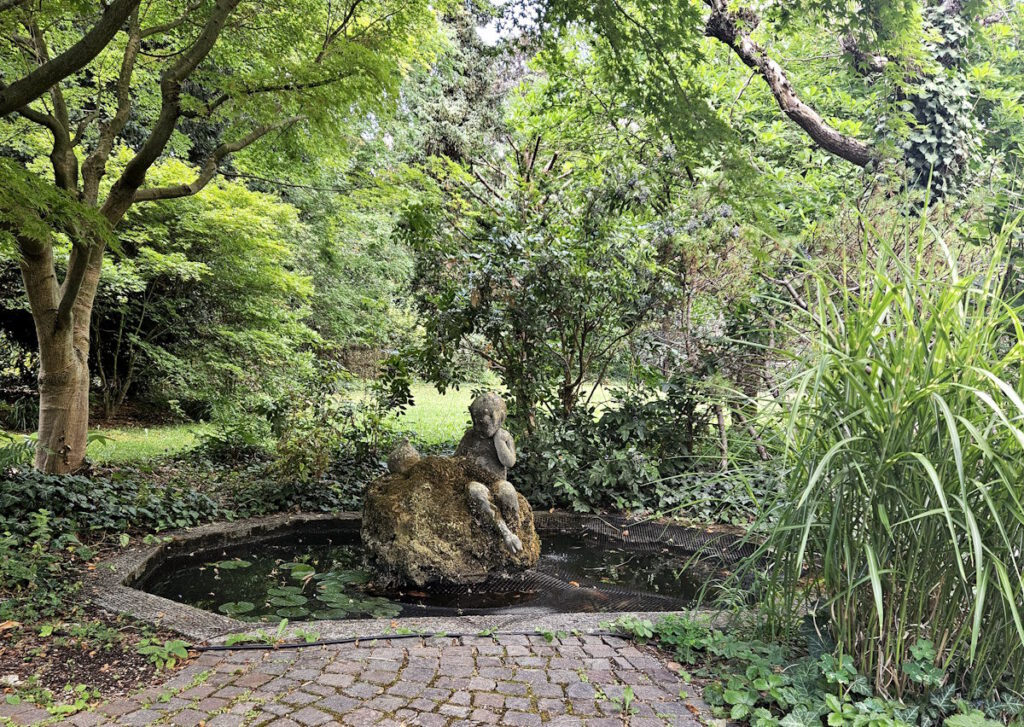 Brunnen im Garten des Berchmans-Kollegs