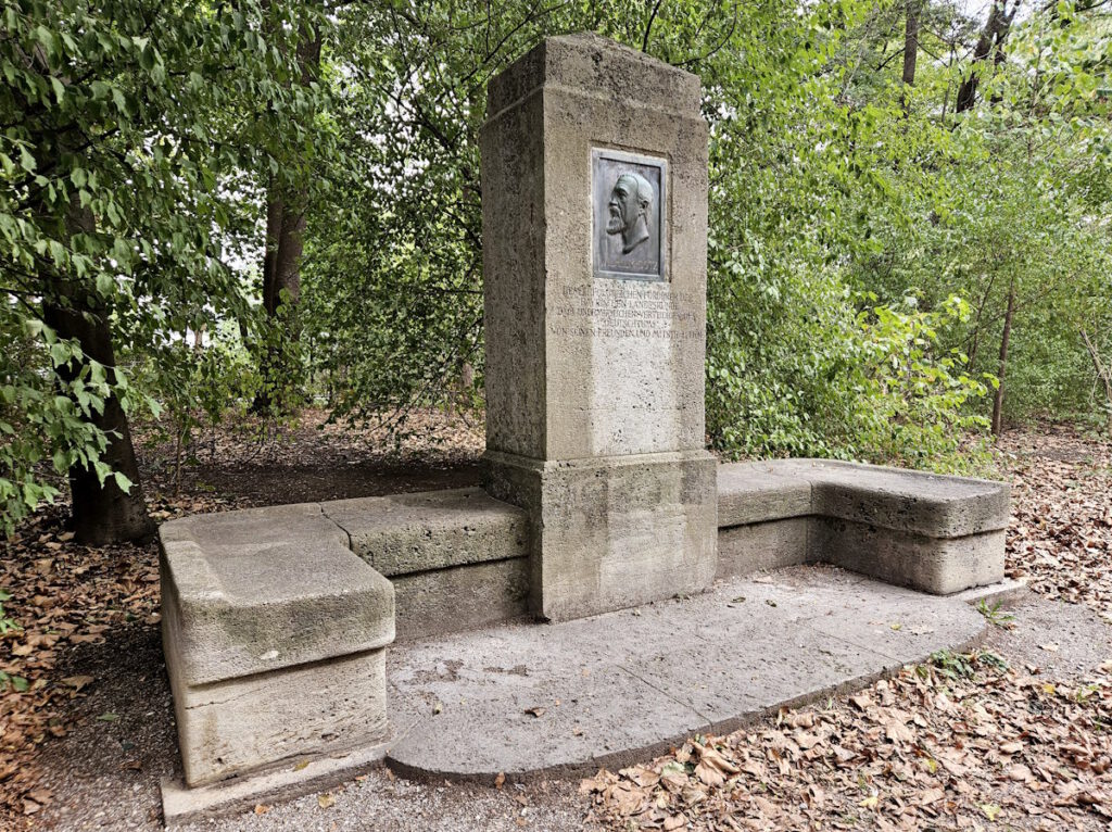 Denkmal für Wlhelm Götz im Luitpoldpark