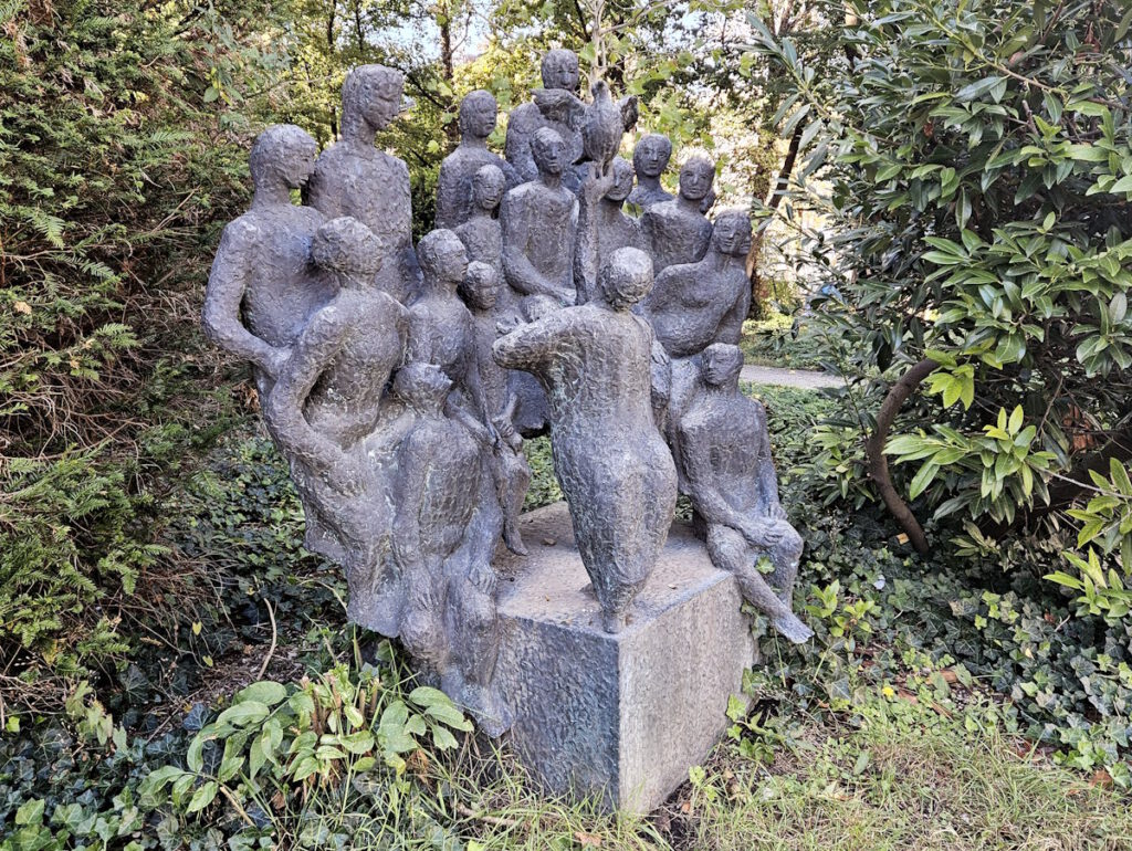 Bonner Straße Figurengruppe