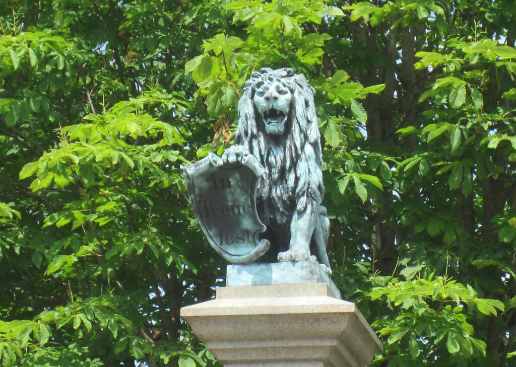 Kriegerdenkmal in Unterföhring CLICK REFRESH