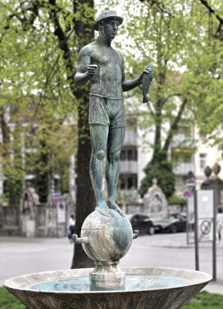 Eugen Mayer-Fassold: Fischerbrunnen am Nikolaiplatz in Schwabing
