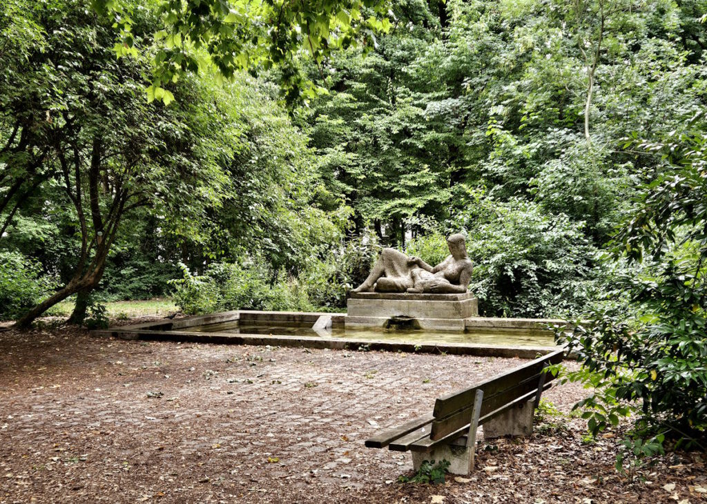 Hermann Geibel Genoveva-Brunnen am Valley-Platz