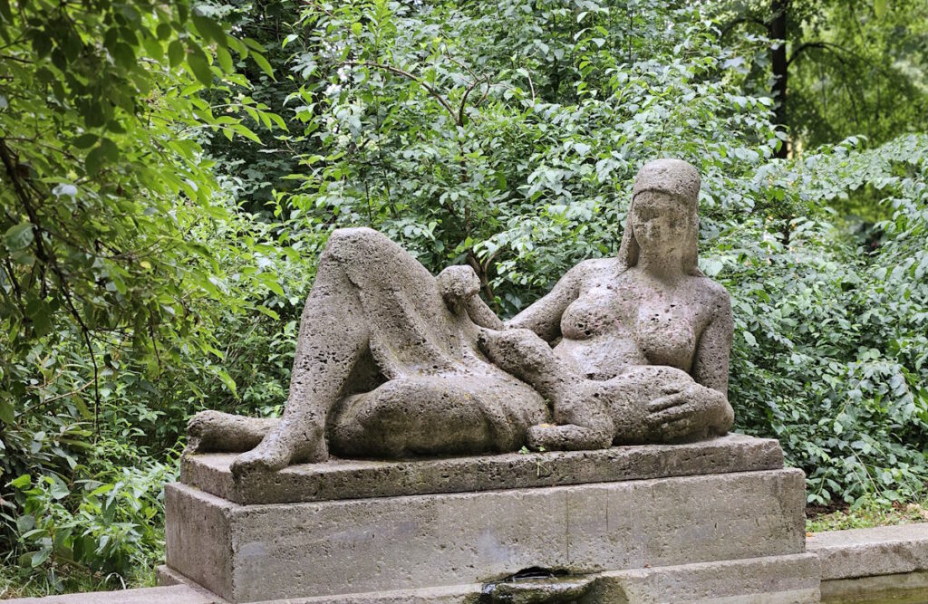 Hermann Geibel Genoveva-Brunnen