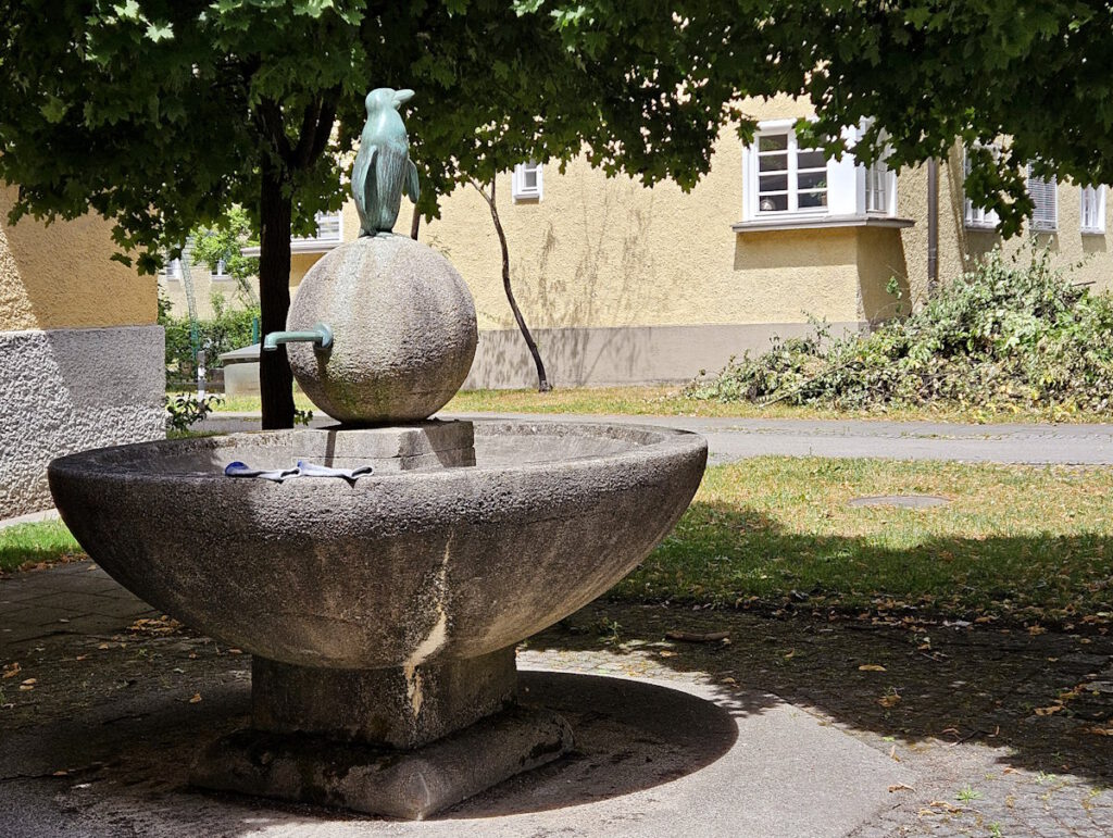 Adolf Giesin: Pinguin-Brunnen