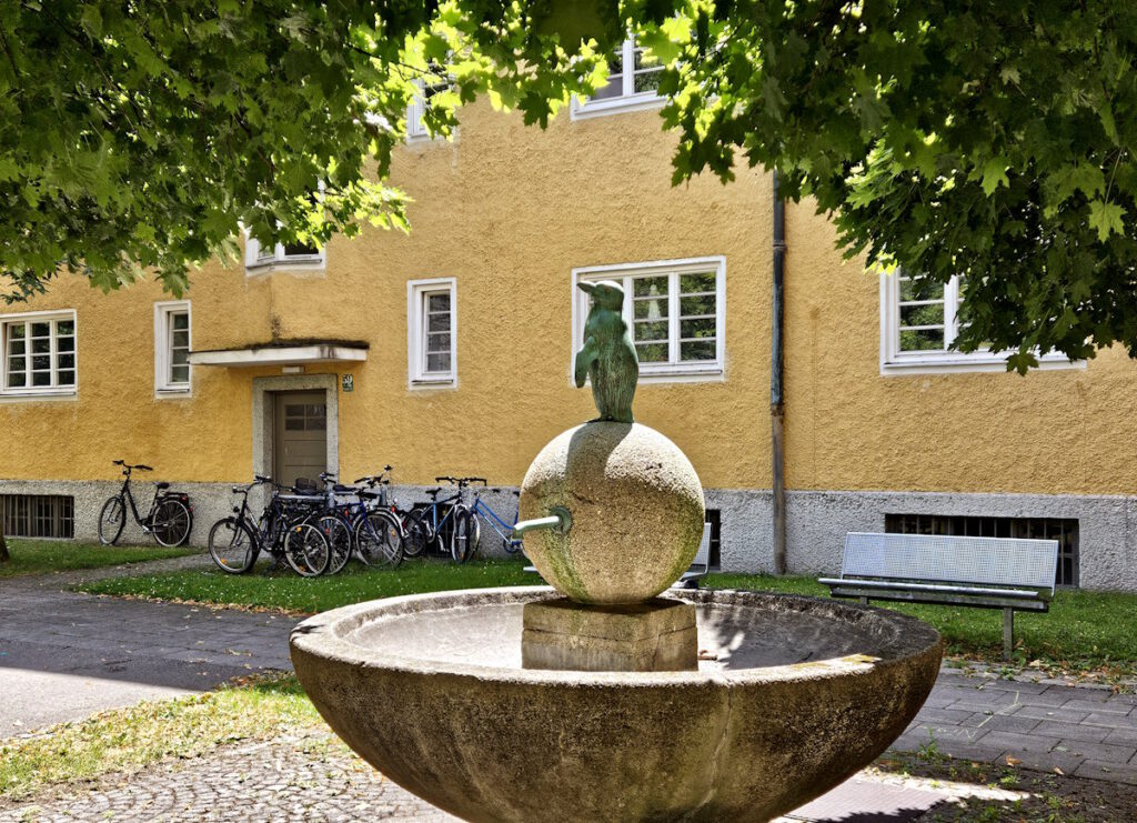 Adolf Giesin: Pinguin-Brunnen