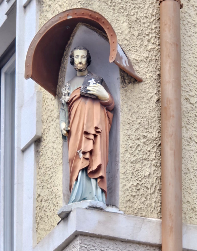 Fassadenfigur Winthirstraße 9a Neuhausen