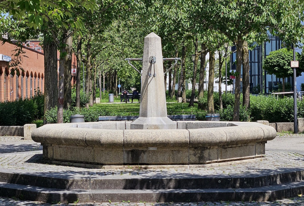 Brunnen am Dietzfelbingerplatz