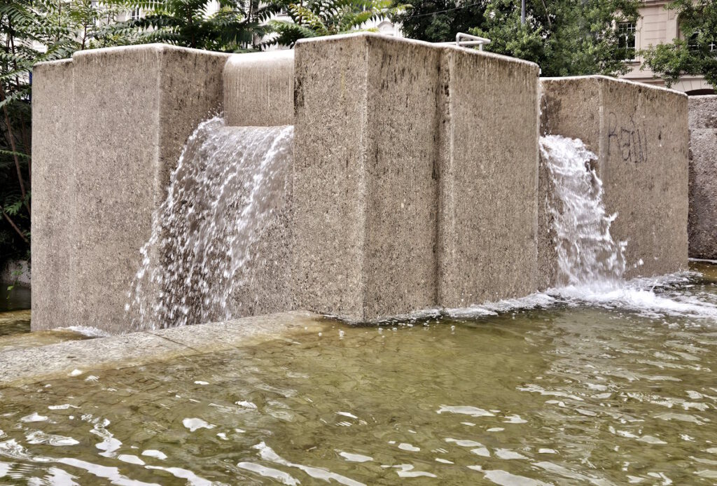 Münchner Freiheit Wasserkaskaden
