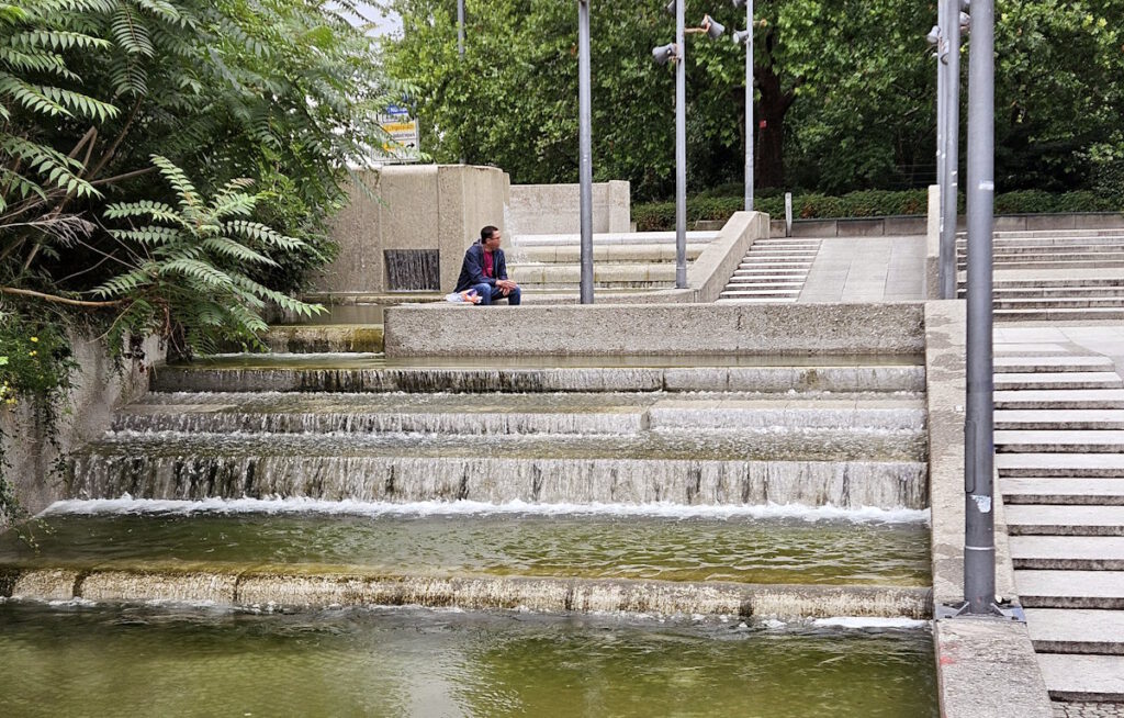 Münchner Freiheit Wasserkaskaden