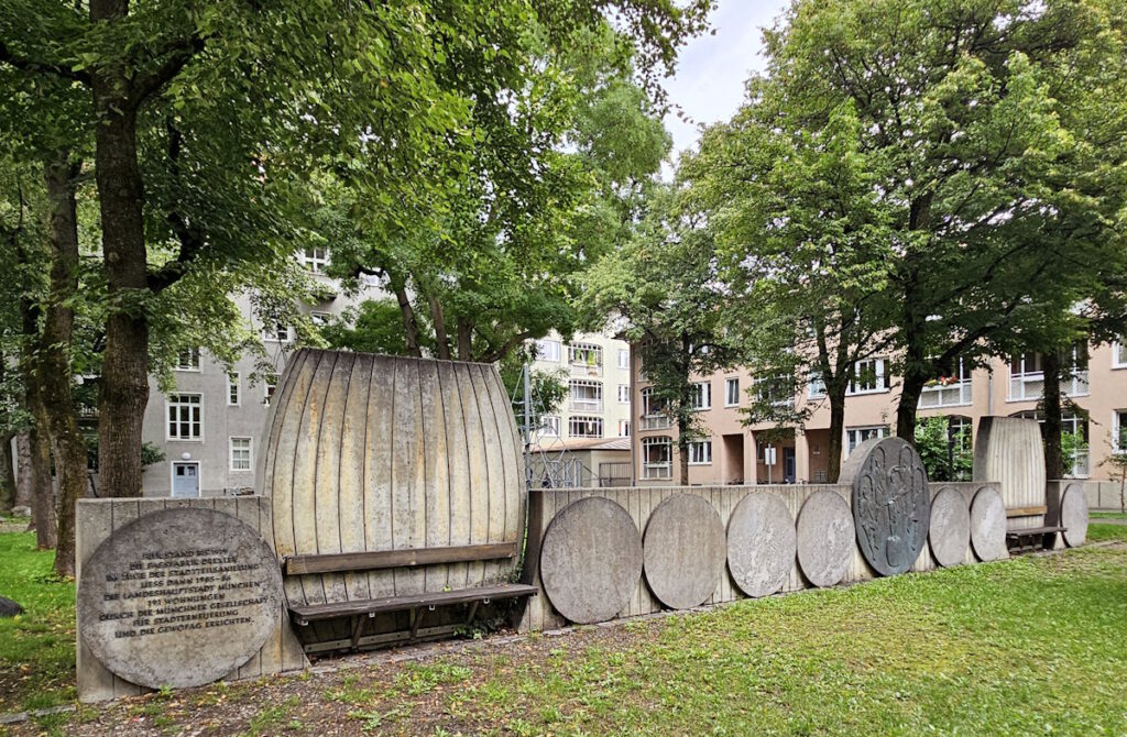 Denkmal für die die Fassfabrik Drexler