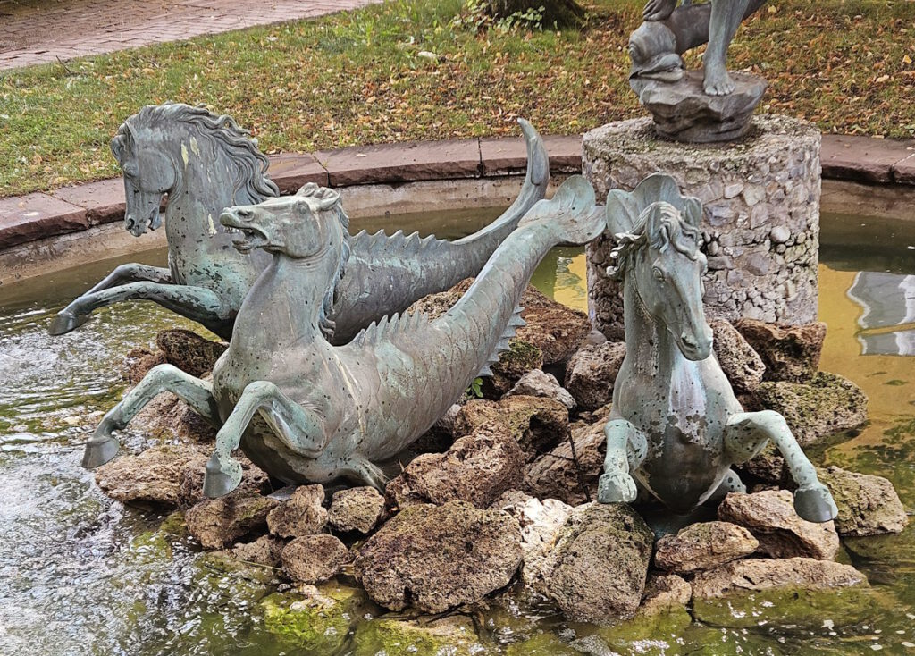 Borstei Rosengarten Neptunbrunnen