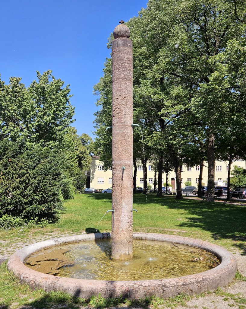 Brunnenstele am Hochvogelplatz