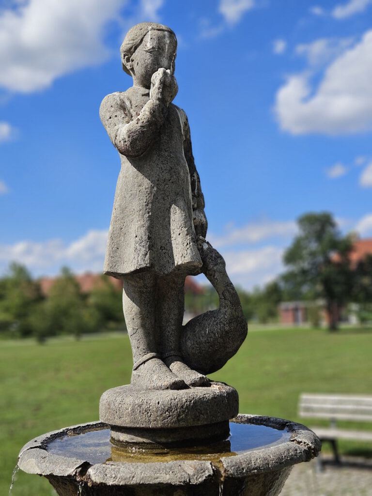 Luise-Kiesselbach-Platz München: Gänseliesl-Brunnen
