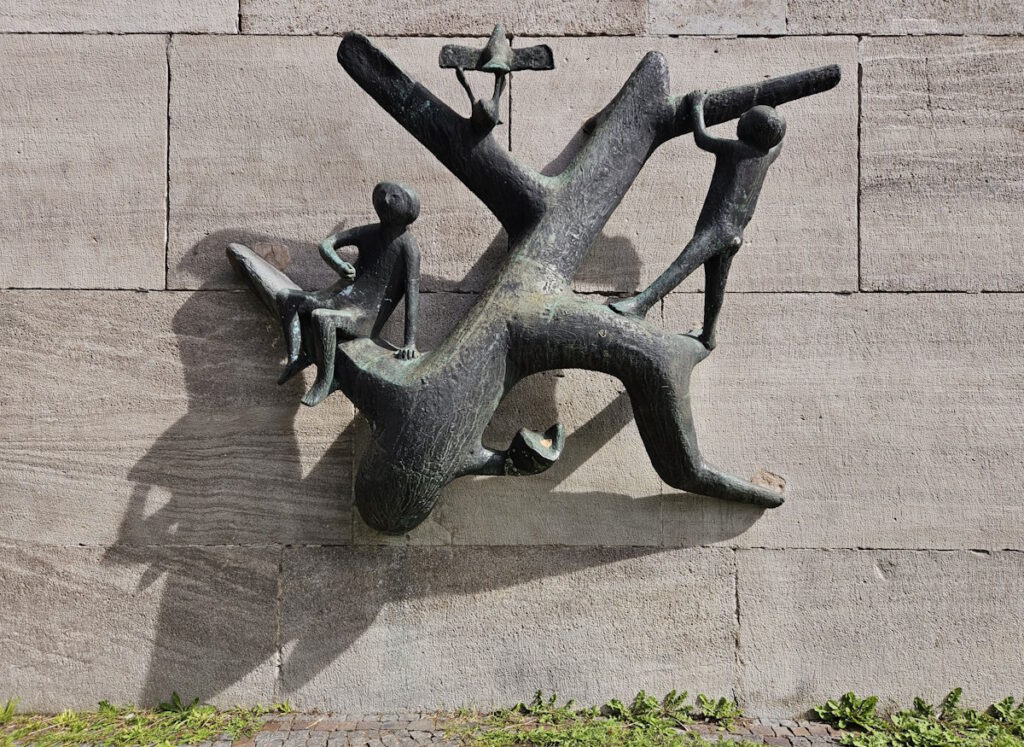 Bronzeplastik Icho-Schule
