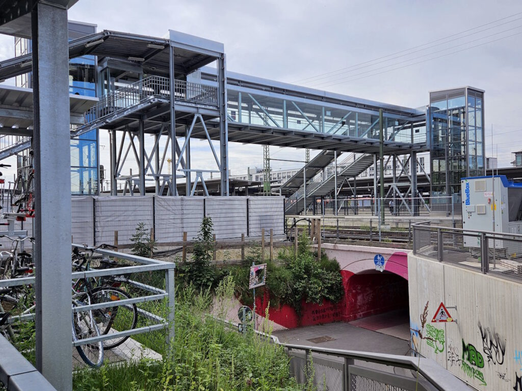 Fußgänger-Überführung Ostbahnhof