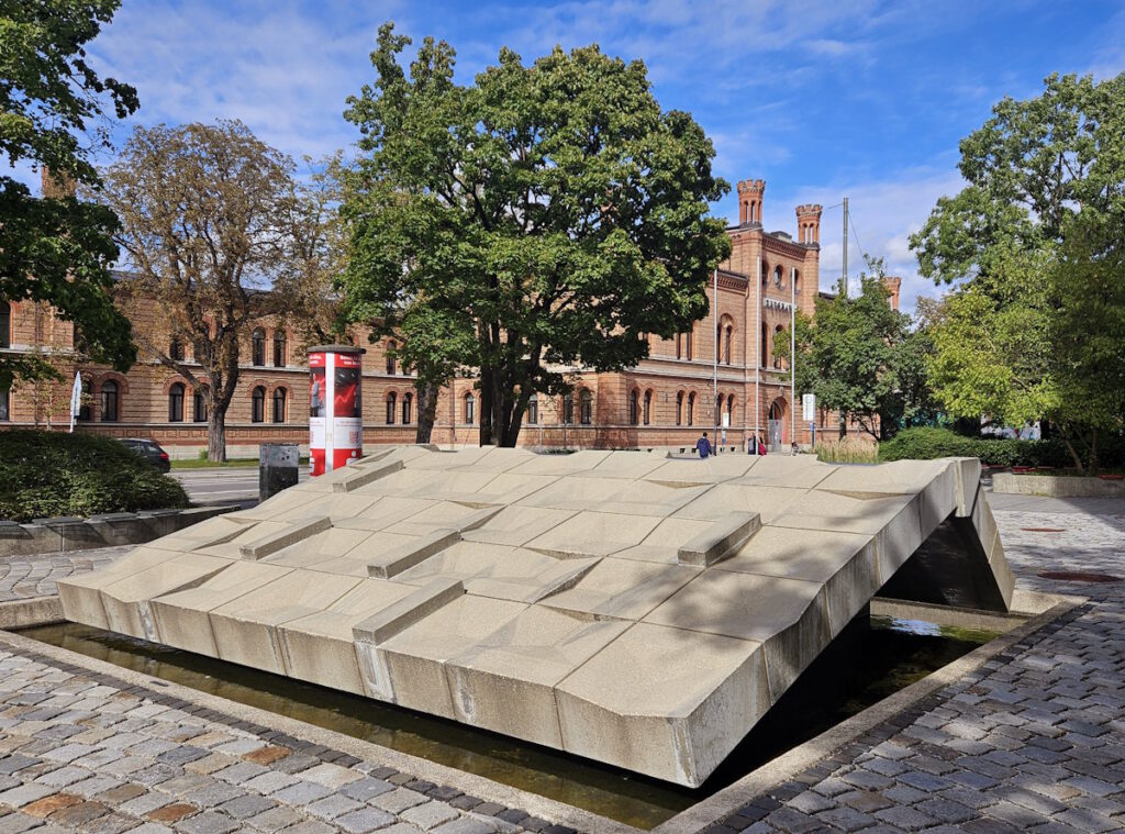 Stufenbrunnen Lothstraße Zeughaus