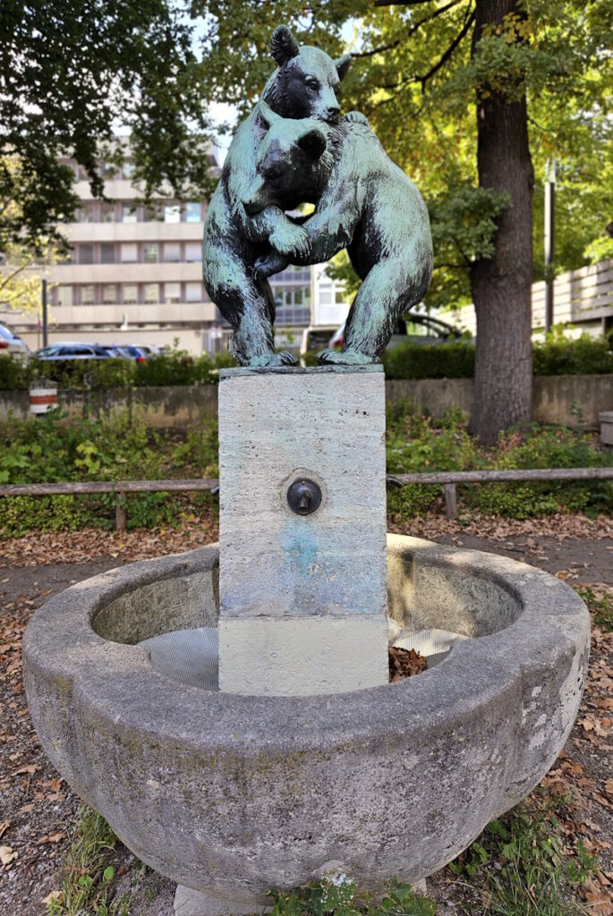 Emil Manz Spielende Bären Brunnen
