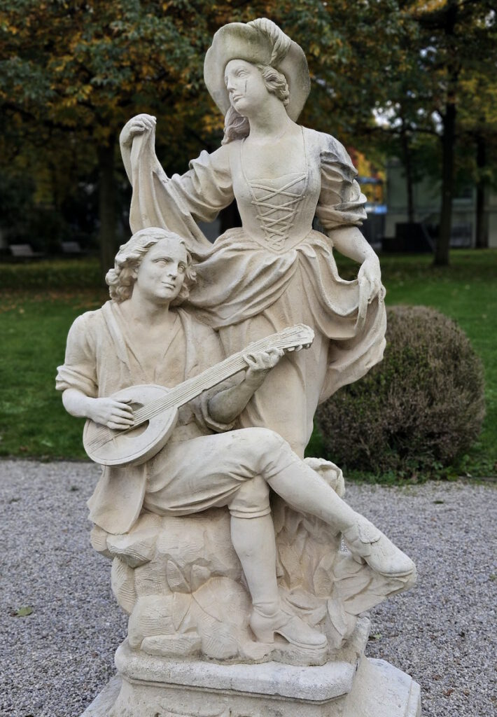 Schloss Suresnes Gartenfiguren