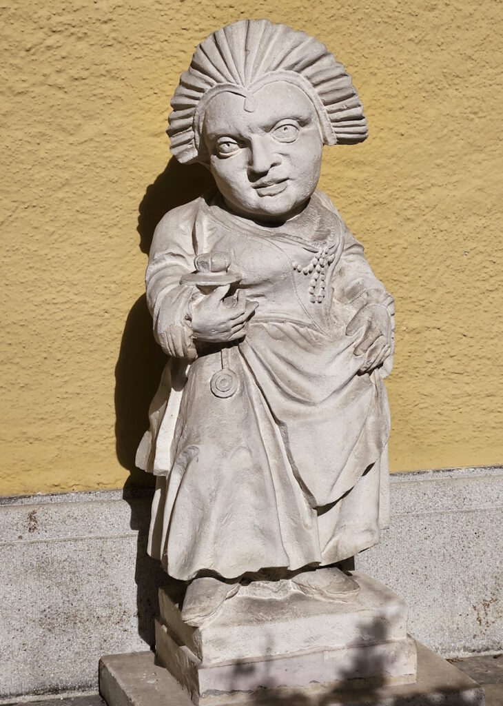 Schloss Suresnes Gartenfiguren