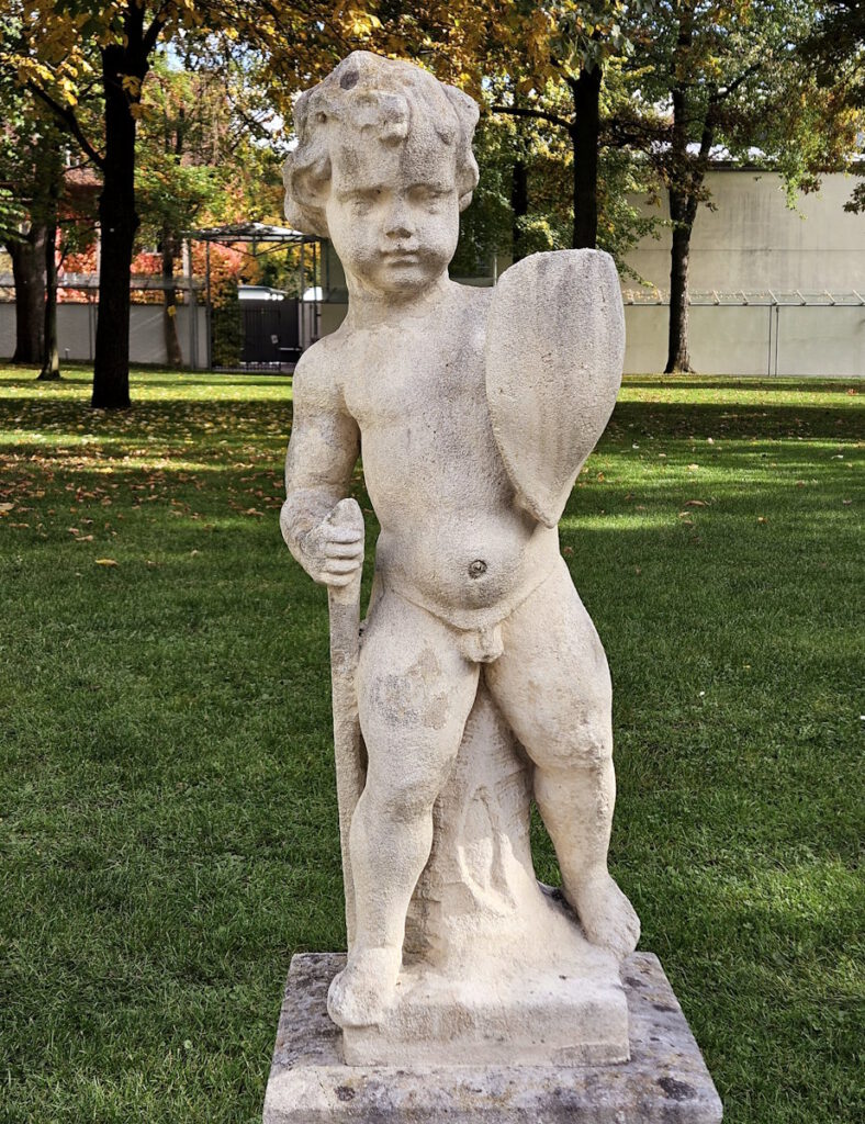 Schloss Suresnes Gartenfiguren
