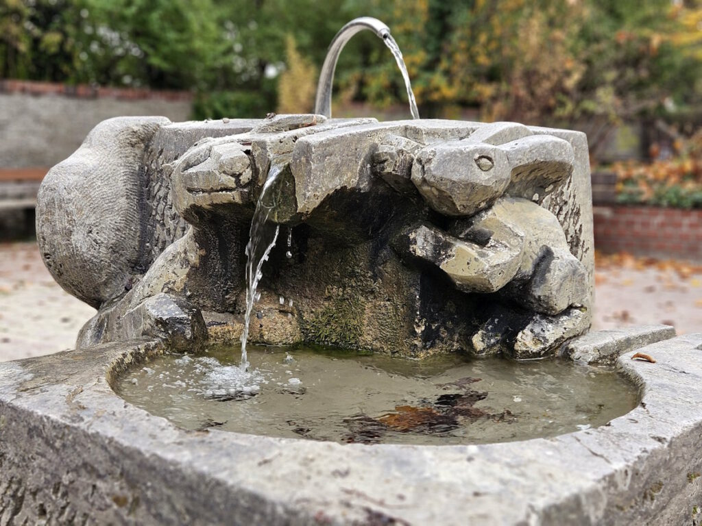 Hase Fuchs Brunnen am Miesbacher Platz