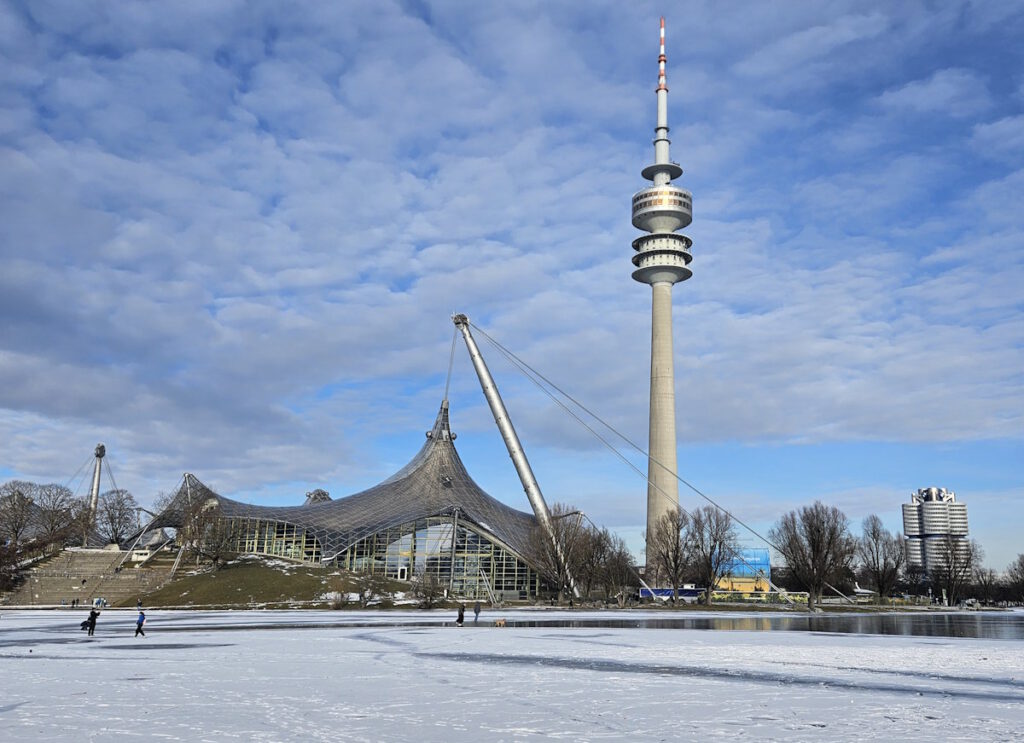 Olympiasee zugefroren