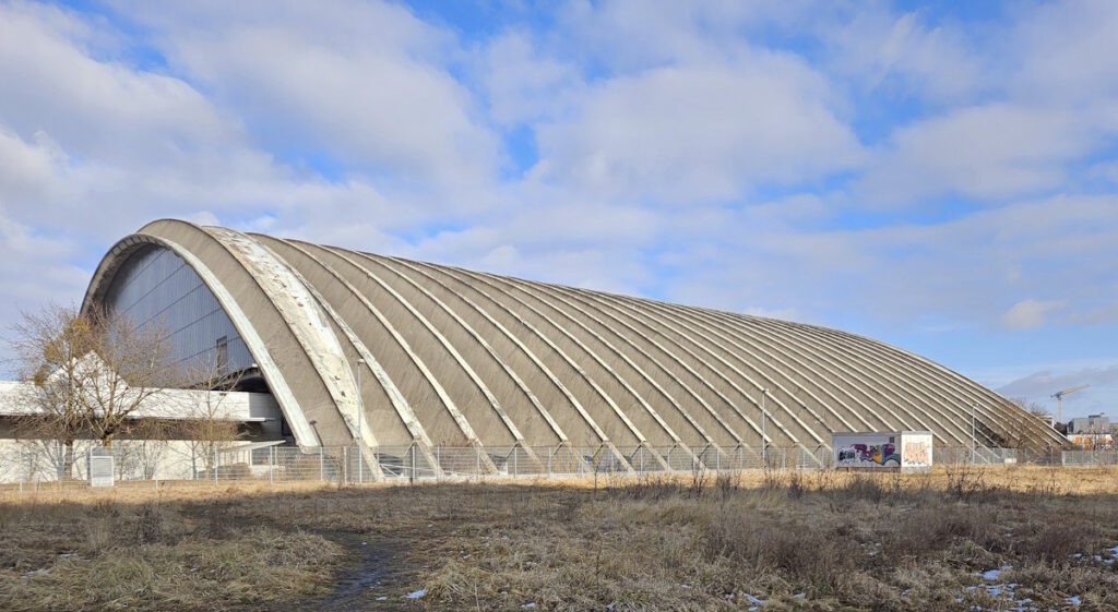 Ehemalige Paketposthalle in Neuhausen