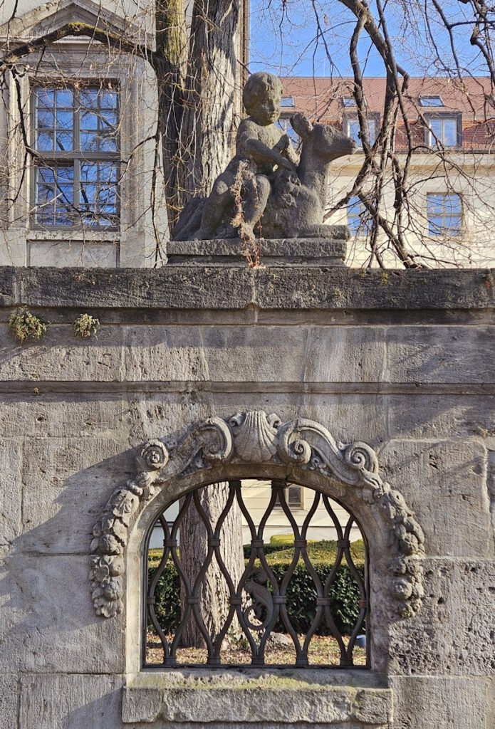 Palais Leopold Gartenmauer