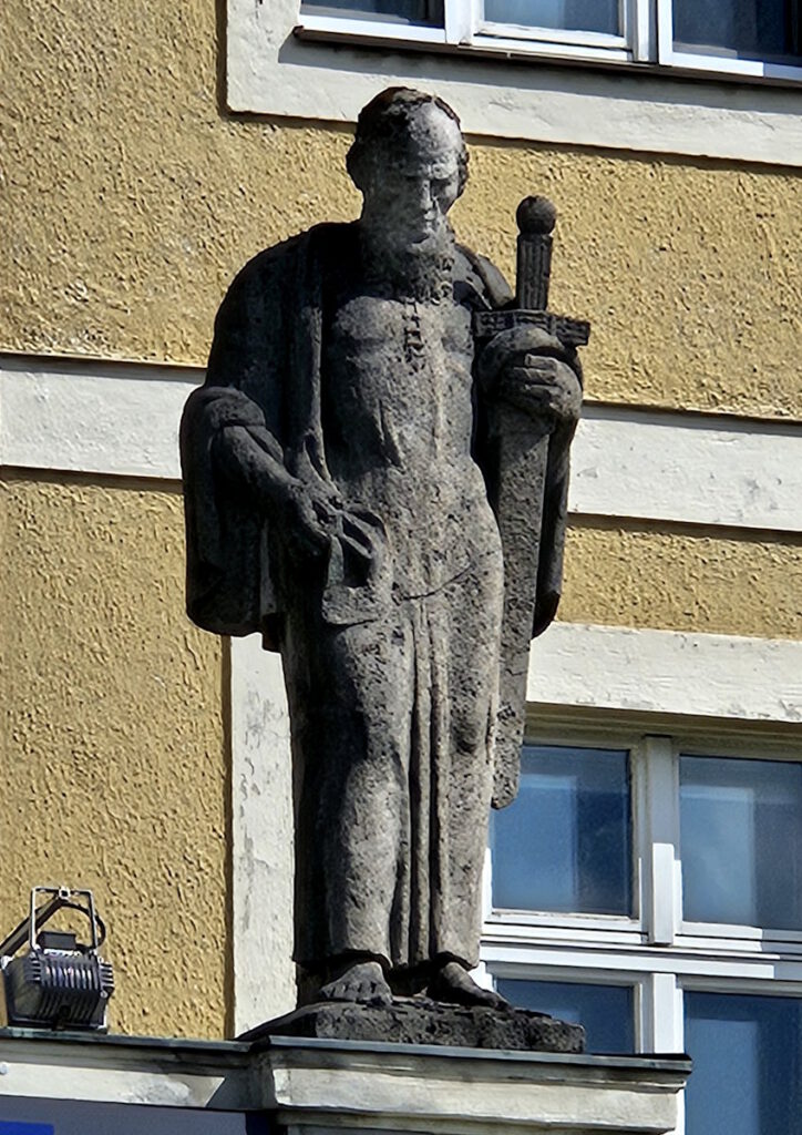 Figur am Münchenstift St. Josef