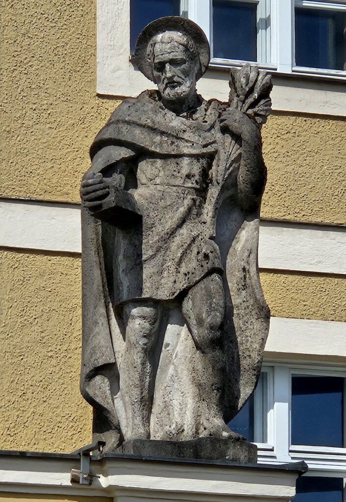 Figur am Münchenstift St. Josef
