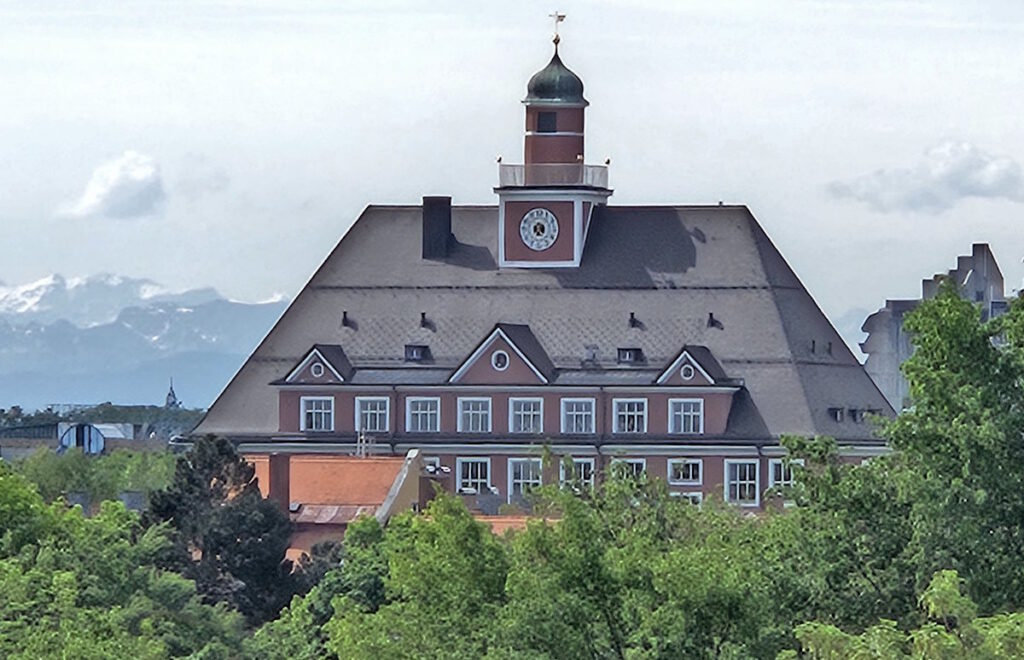 Alte Heide, Schwabing: Grundschule an der Fröttmaninger Straße
