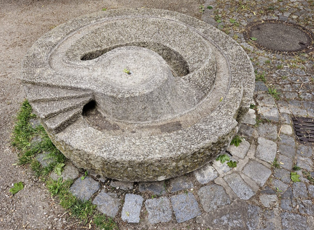 Spiralbrunnen am Kosegartenplatz