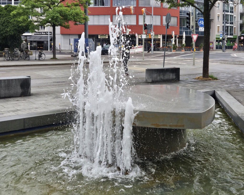 Stefan Eberstadt Ultramarin Brunnen