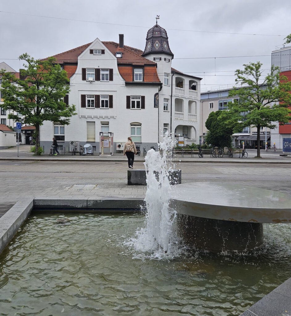 Stefan Eberstadt Ultramarin Brunnen Moosacher Stachus