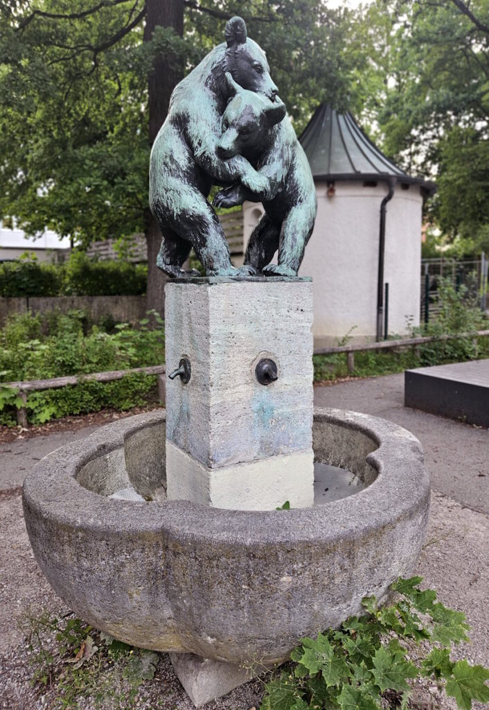 Emil Manz Spielende Bären Brunnen