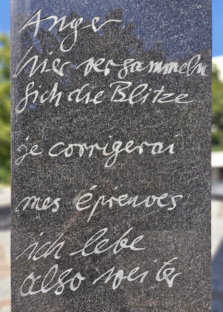 Leo Kornbrust Textsäule