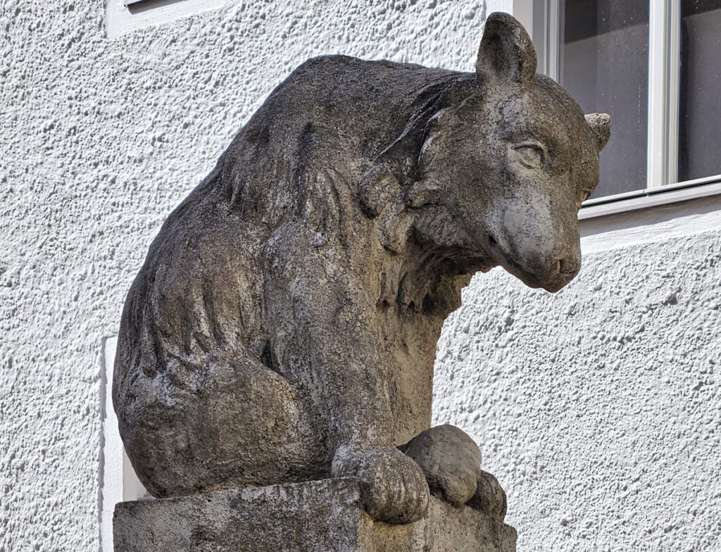 Bärenskulptur Fuetererstraße