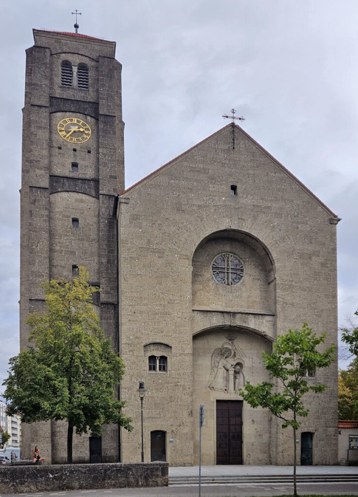 Maria Königin des Friedens in München-Obergiesing