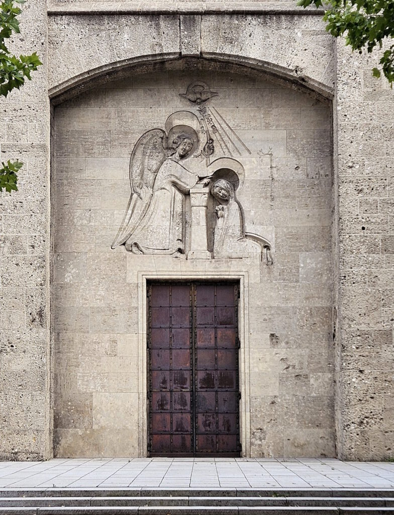 Maria Königin des Friedens in München-Obergiesing