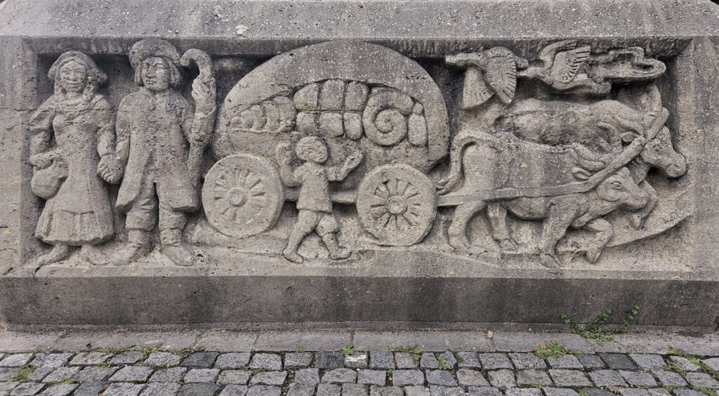 Karl Oppenrieder: Geschichtsbrunnen in Perlach