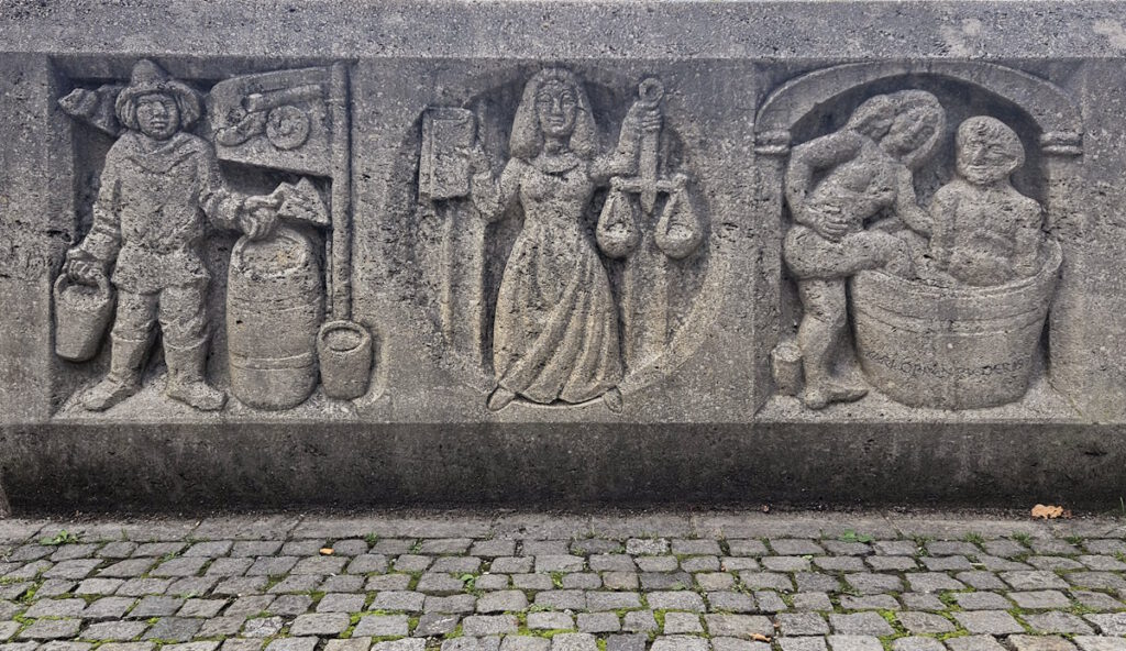 Karl Oppenrieder: Geschichtsbrunnen in Perlach