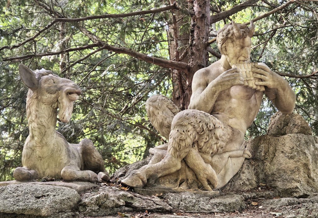 Pan mit Ziegenbock im Schlosspark 