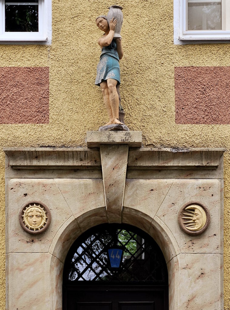 Agnes-Bernauer-Straße 44