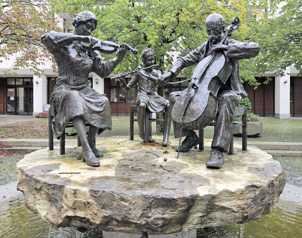 Ivo Krizan Drei-Generationen-Brunnen in Grünwald