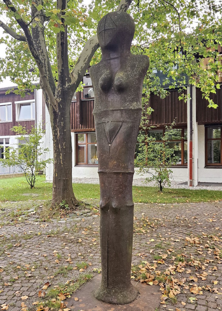 Lothar Fischer Große weibliche Figur in Untermenzing