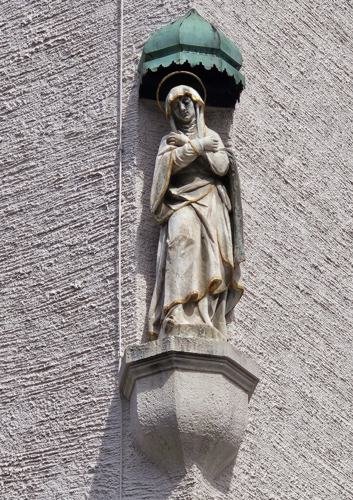 Hausmadonna am Pfarrhaus